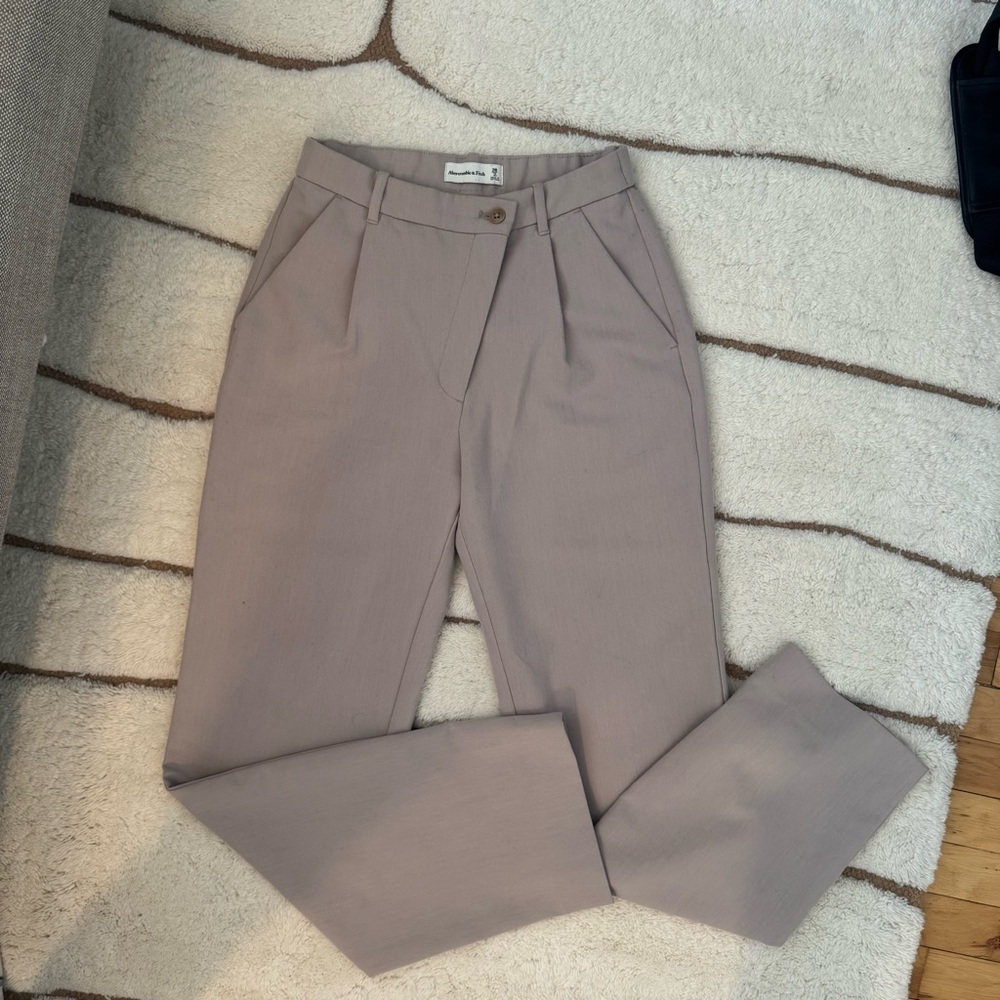 Abercrombie & Fitch Tailored Pants in Taupe
